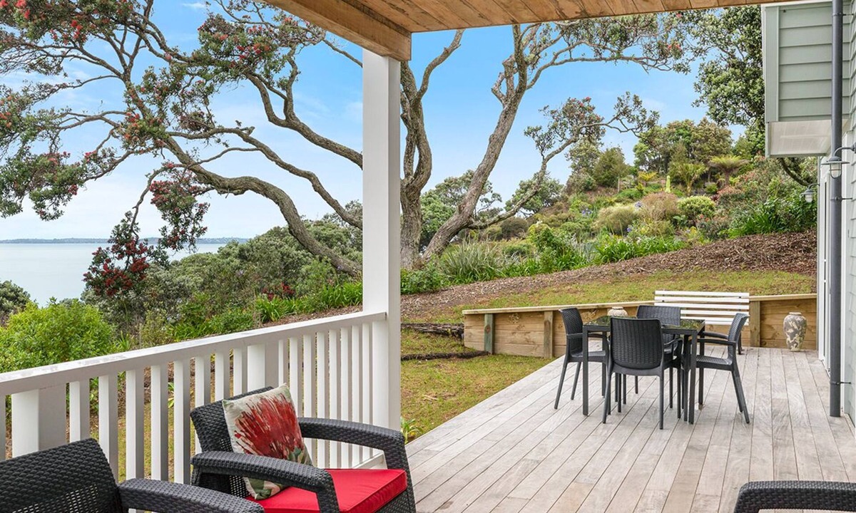 Hatfields Beach House | MaiMoana - Hatfields Beach Cliff-Top Retreat
