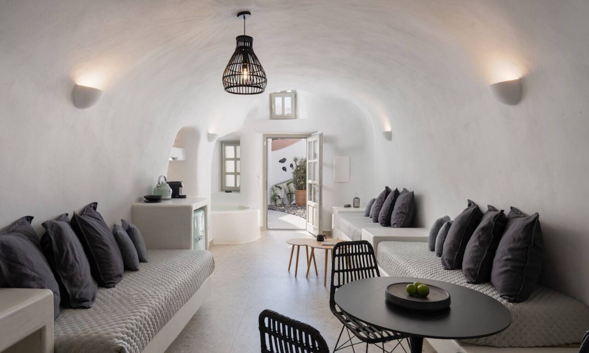 Megalochori Villa | Meliti Cave Suite