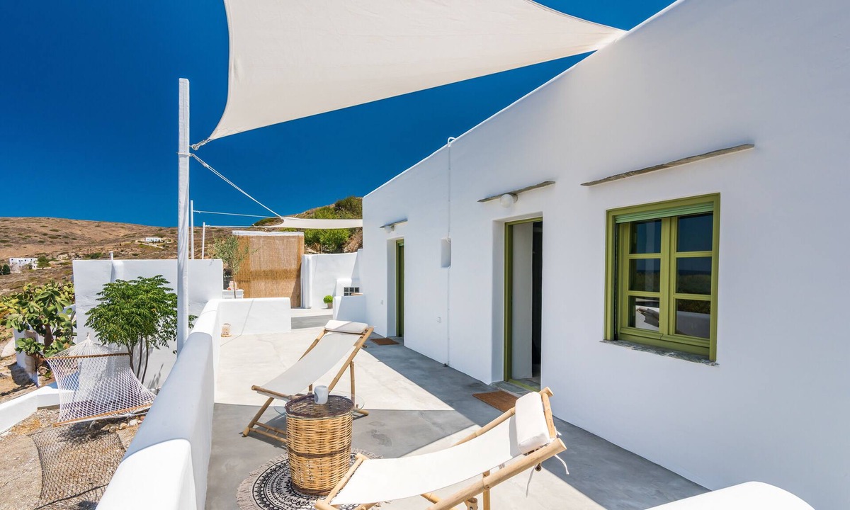 Milos House | Milos Casa ,where the guests can enjoy the gentle and relaxing sound of reeds.