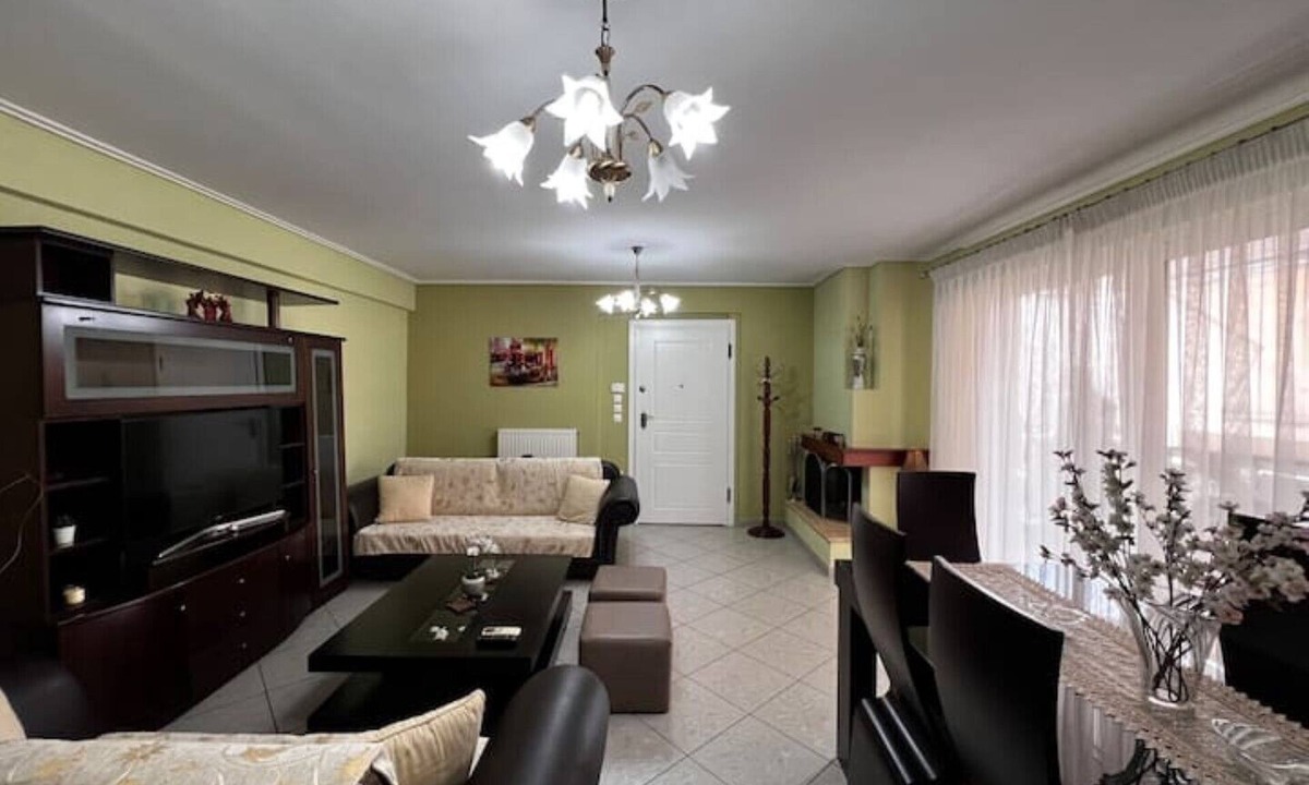 Khalkis Apartment | Modern 2BR Apartment Private Parking Sleeps 6