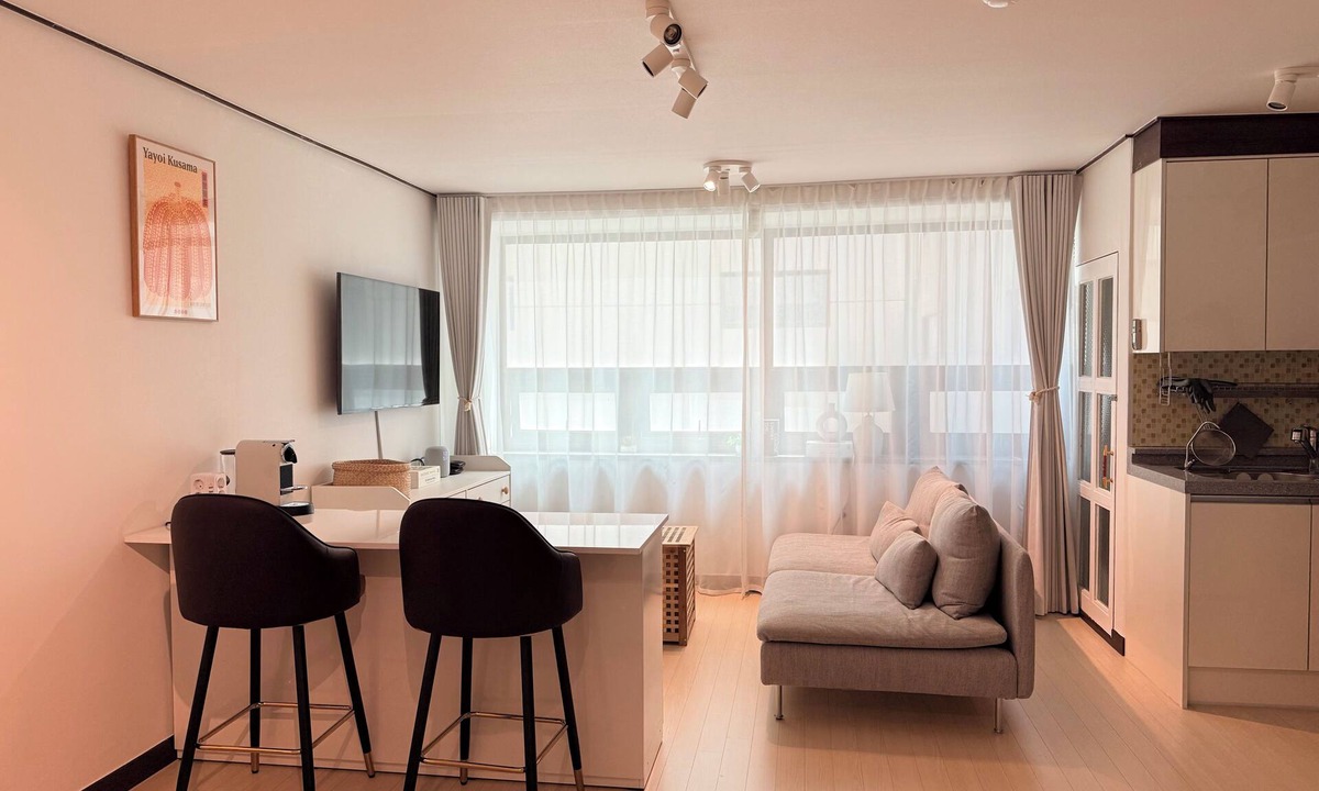 Hwagok-dong Apartment | Modern Studio Near Gimpo Airport, King Bed + Pull-Out Trundle + Washer & Dryer