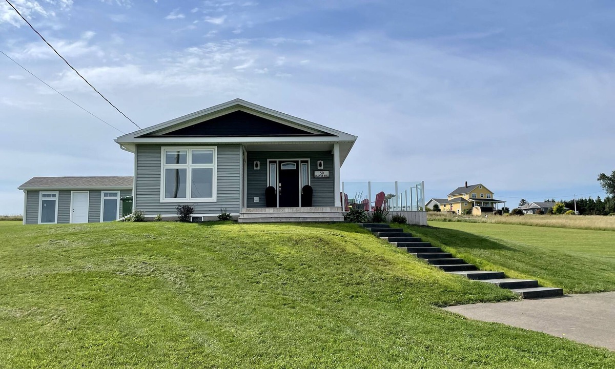 Granville House | Modern Water-View Cottage with A/C
