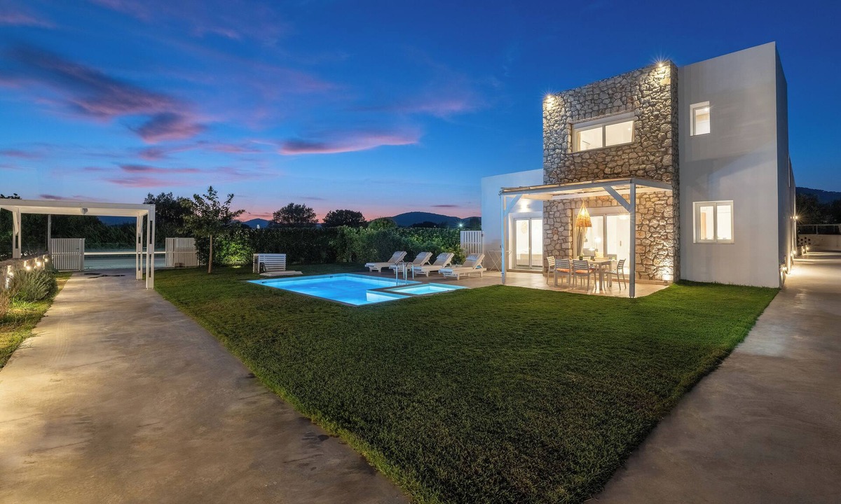 Archangelos Villa | New Brand Villas,Heating Pool, Jacuzzi ,Spa near haraki beach,taverna,market