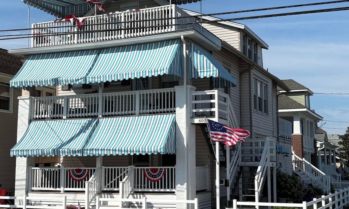 North End Condo | NOW ACCEPTING BOOKINGS FOR SUMMER 2027! 3 BR, 1 Bath Condo - Off Street Parking