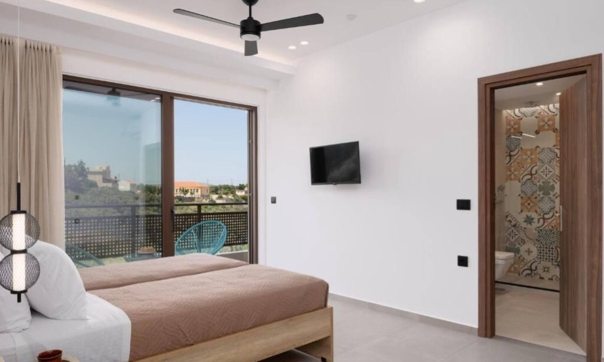 Paralia Kourna House | O-Cyanea Villa: Luxurious 4-Bedroom Retreat with Heated Pool in Kournas