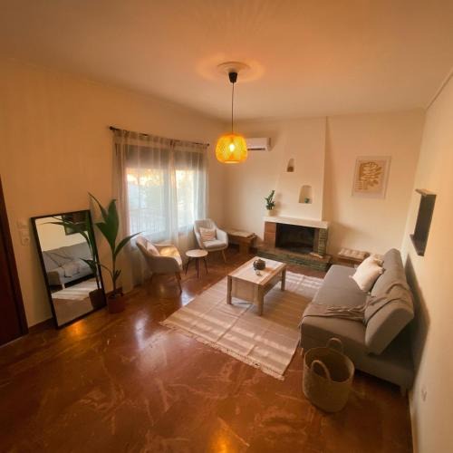 Anavyssos House | Peri House 3-Min to Beach & Mountain Views