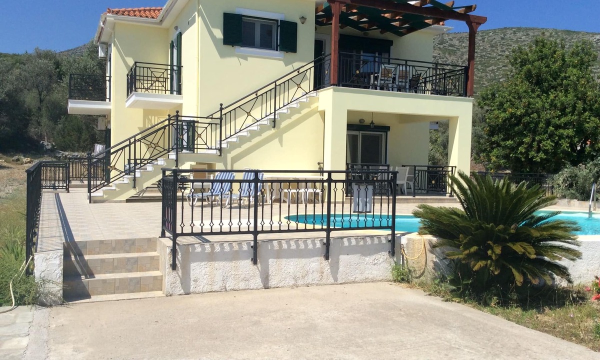 Psili Ammos Apartment | Private villa close to sandy beach!