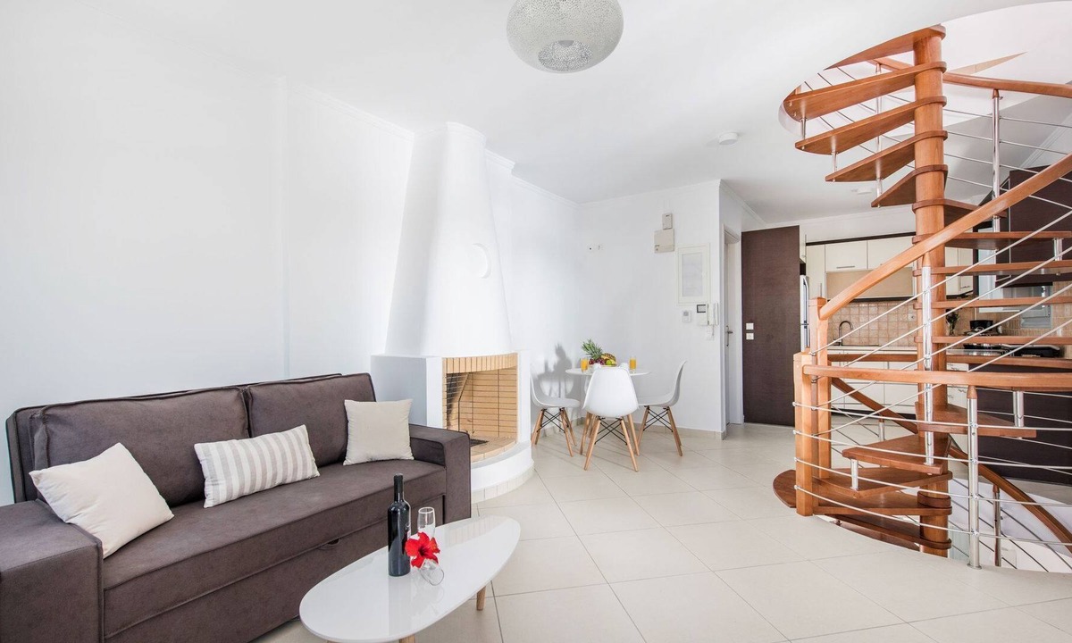 Kamari Villa | R882 Luxurious Villa with Pool View