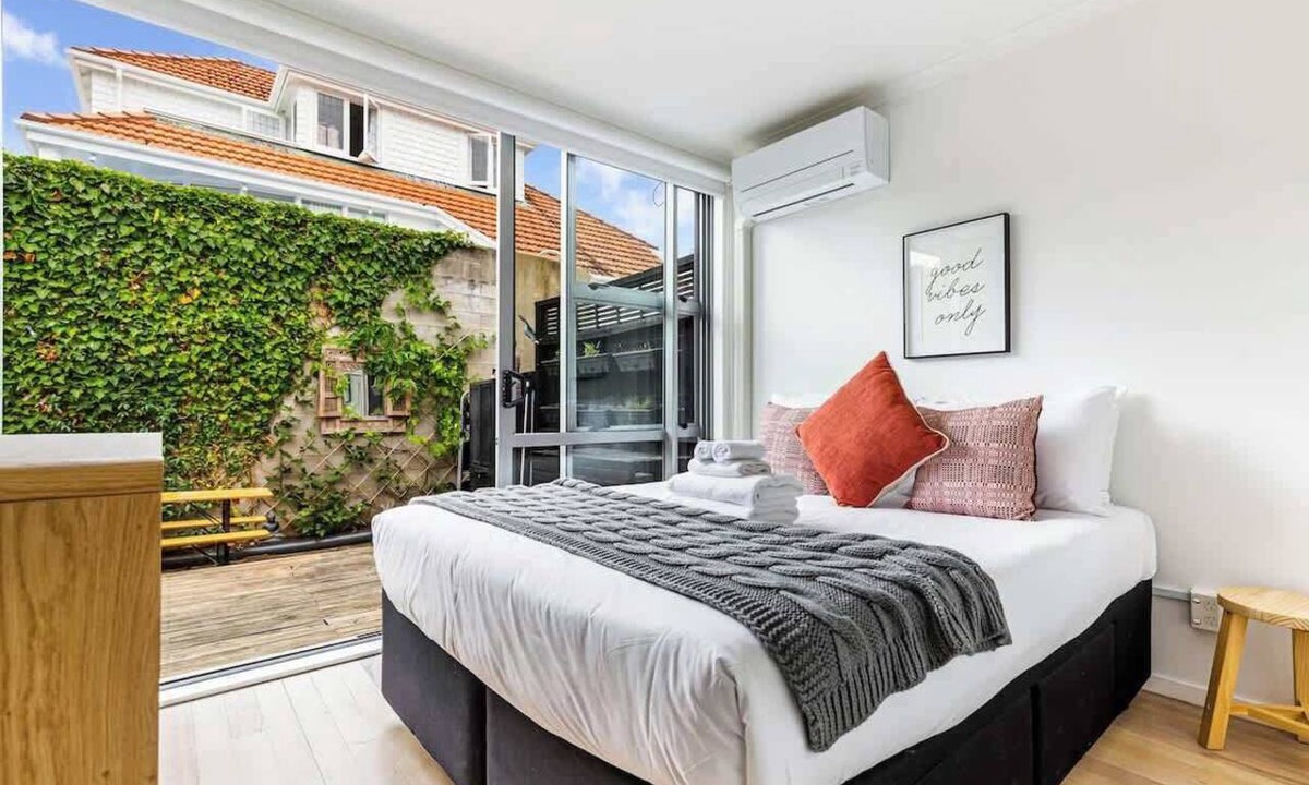 Herne Bay Apartment | Relaxing 1BR Hideaway in Herne Bay I Zodiak Stays