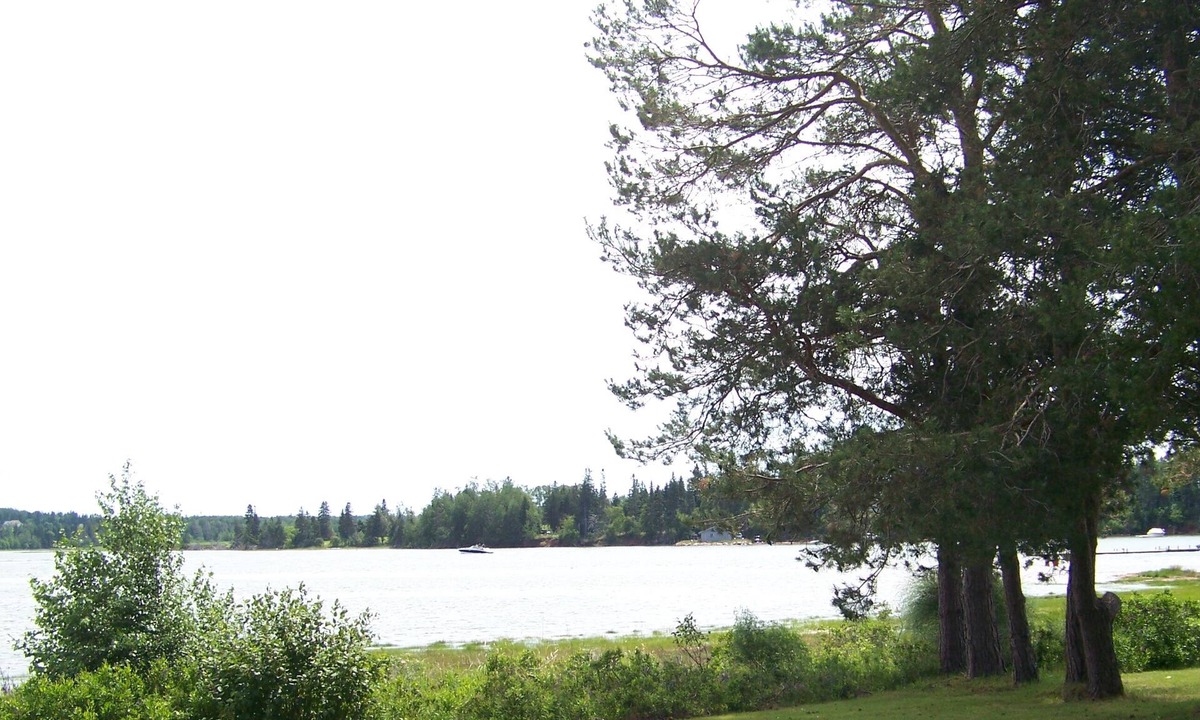 Meadowbank Cottage | River’s Edge Retreat, Memories awaiting you on the shores of the West River