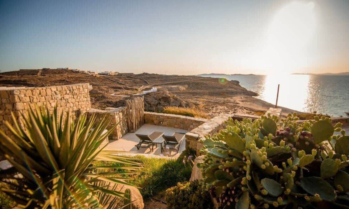 Agios Stefanos Apartment | Romantic Mykonian Oasis Suite w Jacuzzi