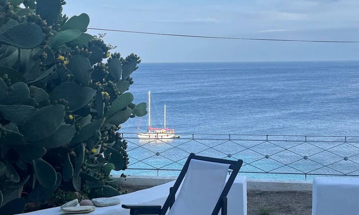 Agii Apostoli House | Salt & Sun Terrace | Seafront Living