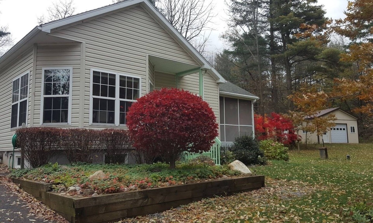 Etna House | Scenic and Spacious 3 Bedroom Retreat- Pet Friendly!