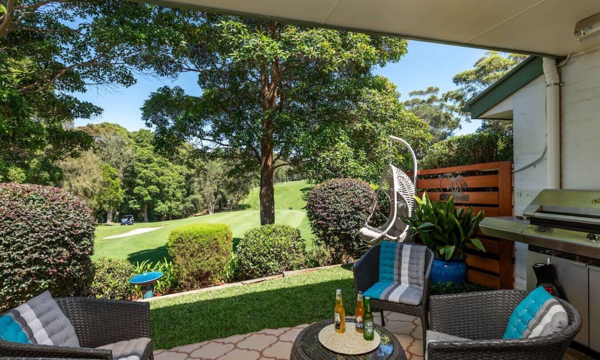 Mollymook Beach Villa | SeaBreeze | Golfers Delight with views of 15th hole and tennis courts