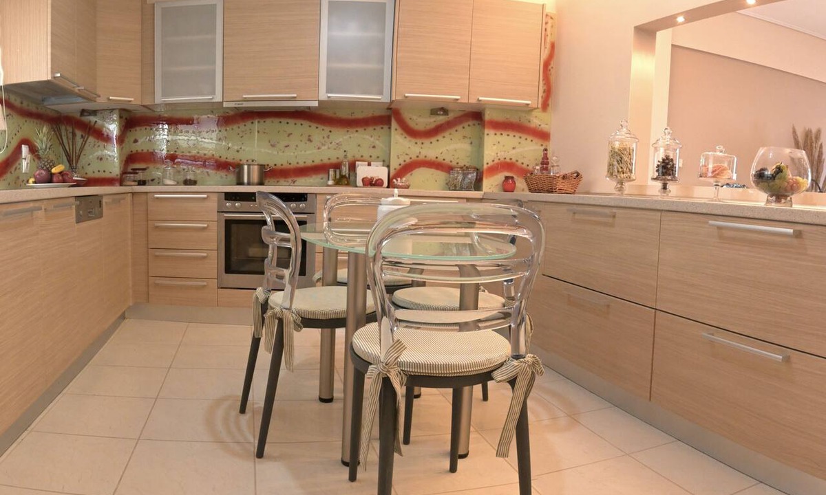 Khalkis Apartment | Spacious 3BR Apartment in Central Chalkida — Sleeps 6 .