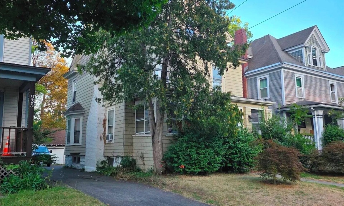 Eastside House | Spacious 5-bedroom all King and Queen beds. SU/Westcott center