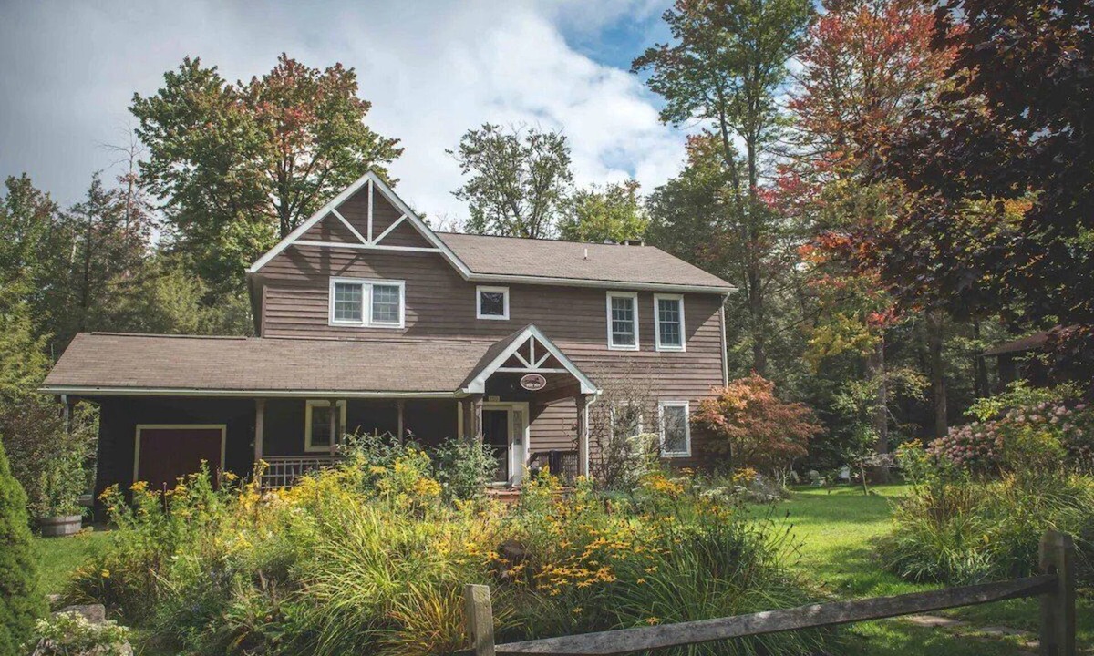Eagles Mere House | Stay Put - Robin Vacation Rentals