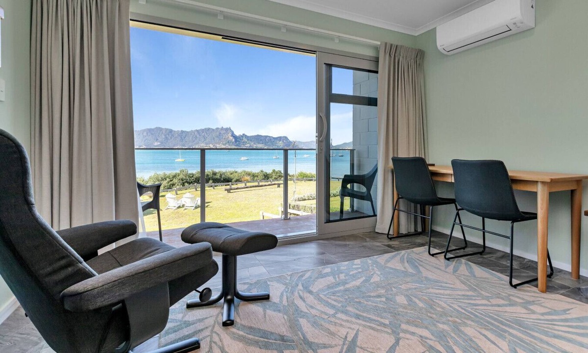 One Tree Point Apartment | Studio 5 - Waterfront Studio at HarbourLights