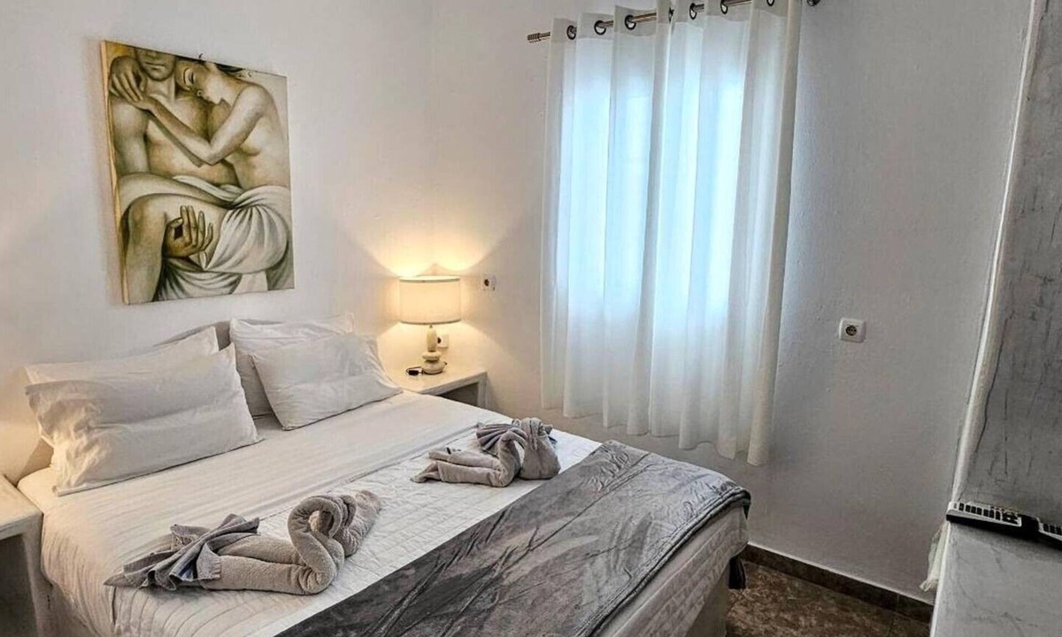 Perissa Apartment | Studio Apartment 'Pleasure View 1' with Mountain View, Wi-Fi and Air Conditioning