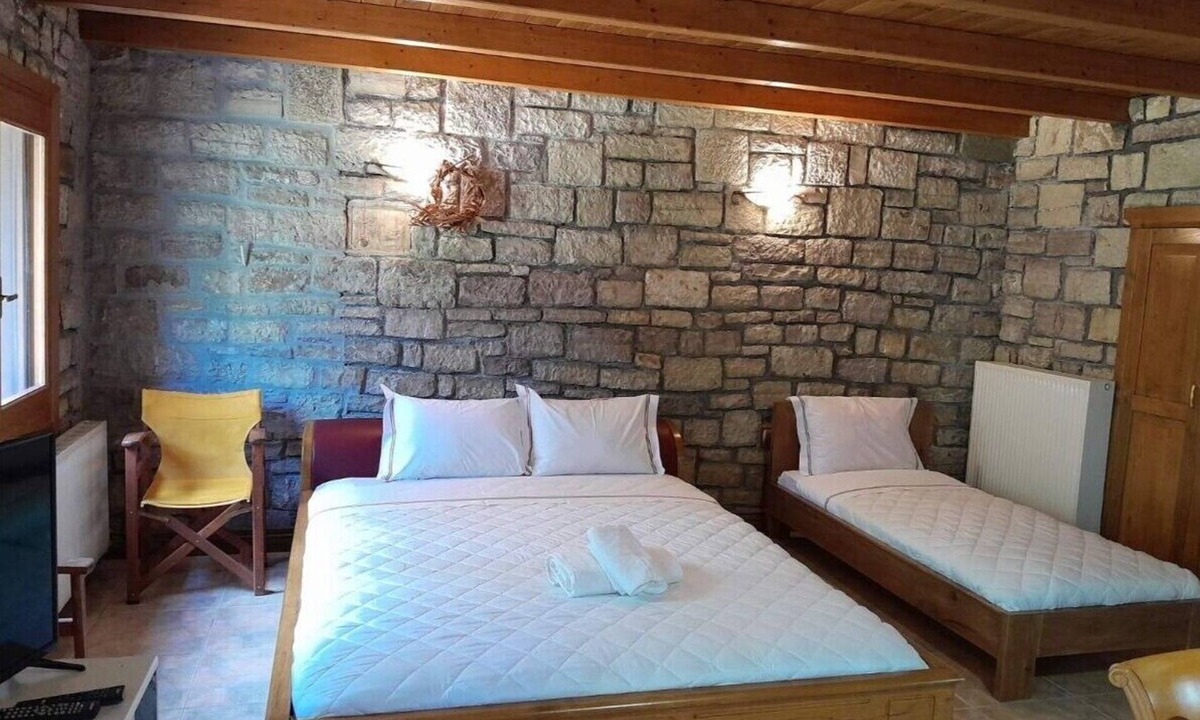 Mouzaki Apartment | Studio Apartment "Tsarouxi Village 2" with Mountain View, Private Terrace & Wi-Fi