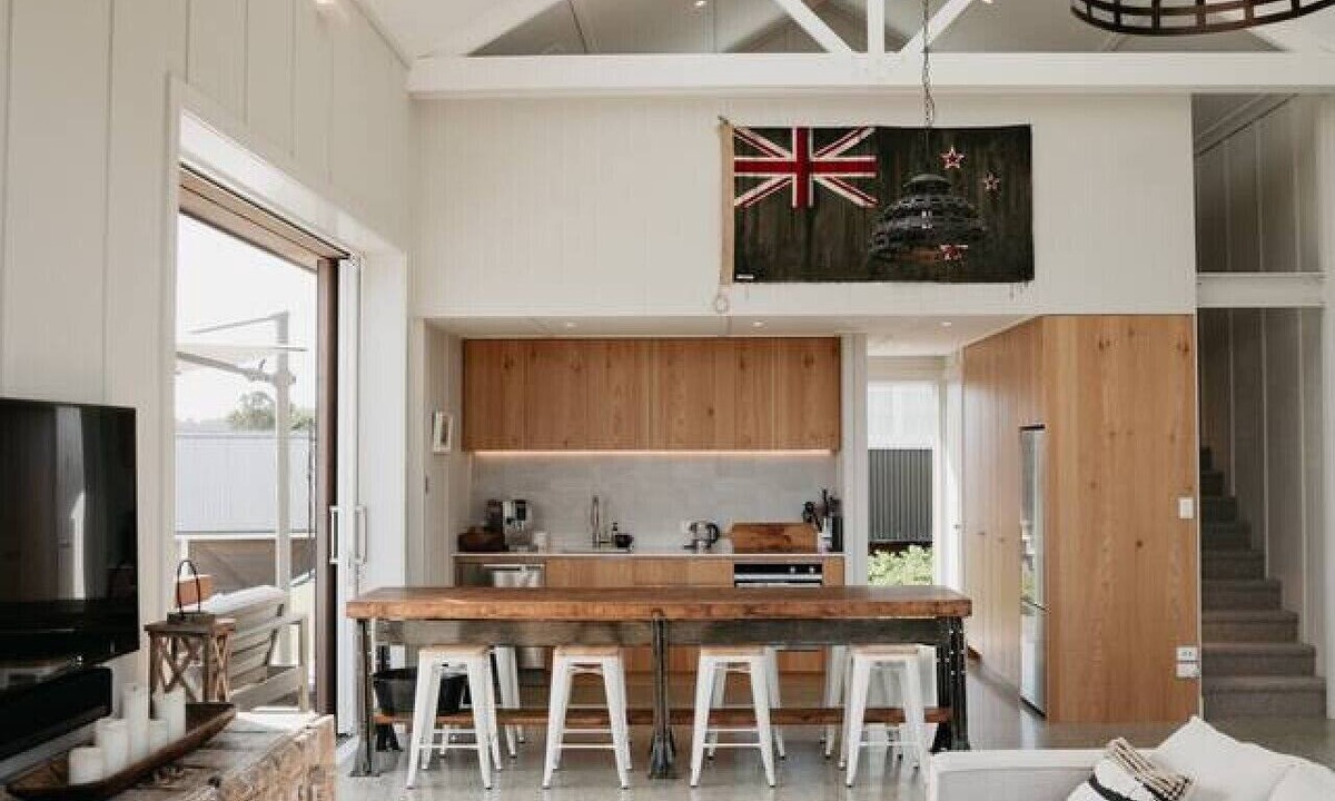 Tawharanui Apartment | The Boat House - Rustic Luxury in Matakana