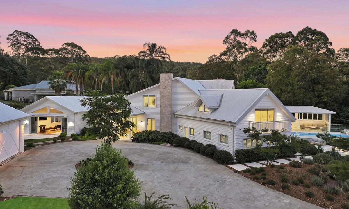 Holgate House | THE ESTATE - New! Sleeps 16 Pool, Spa, Bowling Alley and Theatre