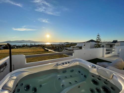 Agia Anna Villa | The Nine Graces - Beach Apartment Clea, hot tub and sea views
