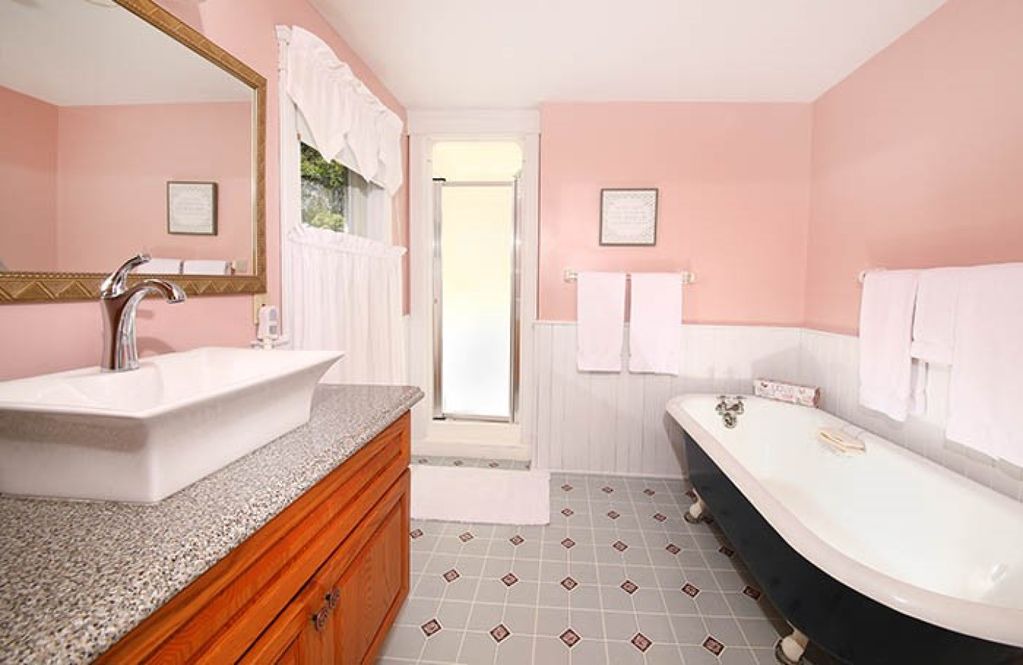 Summerside House | The Warn House Bed & Breakfast - PRINCE ROOM