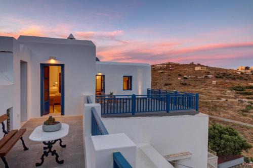 Ano Siros House | Totem