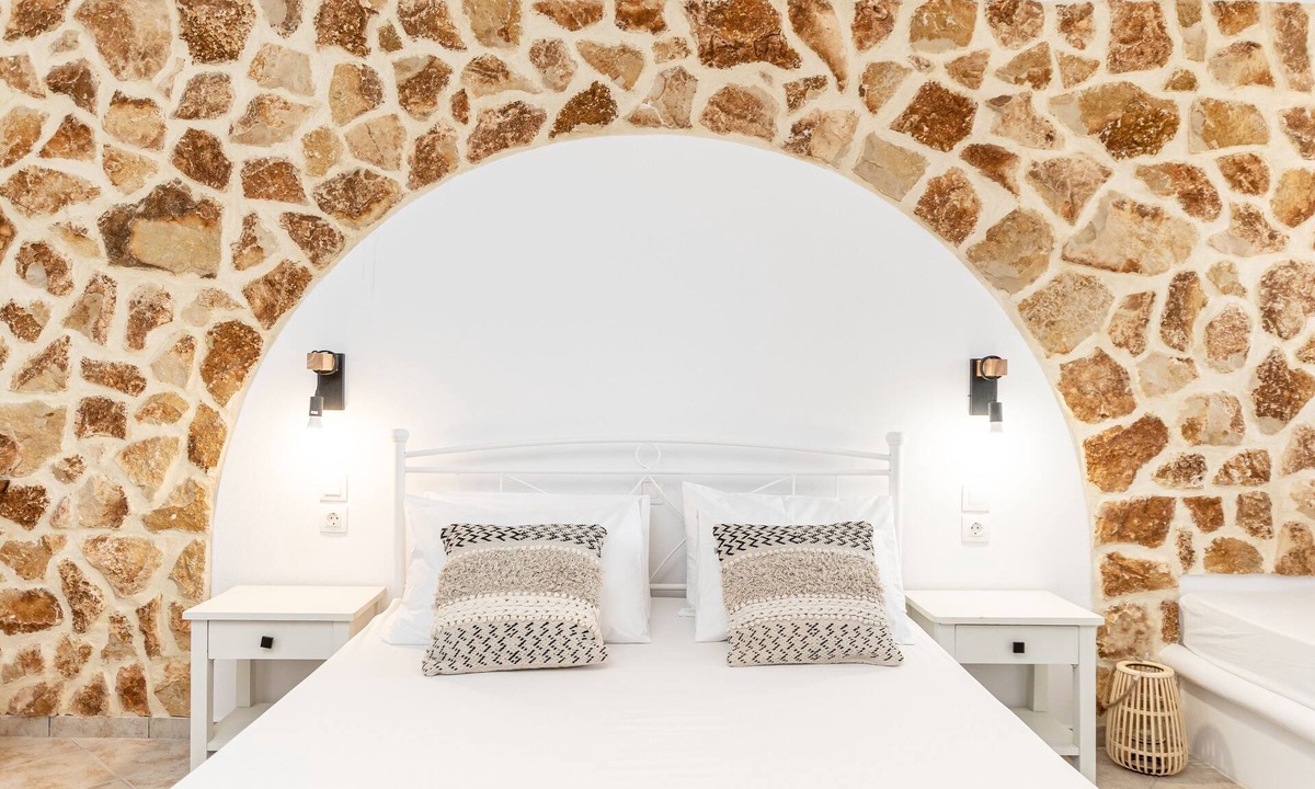Agios Prokopios Apartment | Traditional studio with garden view close to the beach of Agios Prokopios