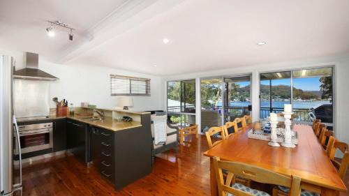 Pretty Beach House | 'Tranquil Bayside Cottage' by HolidayCo
