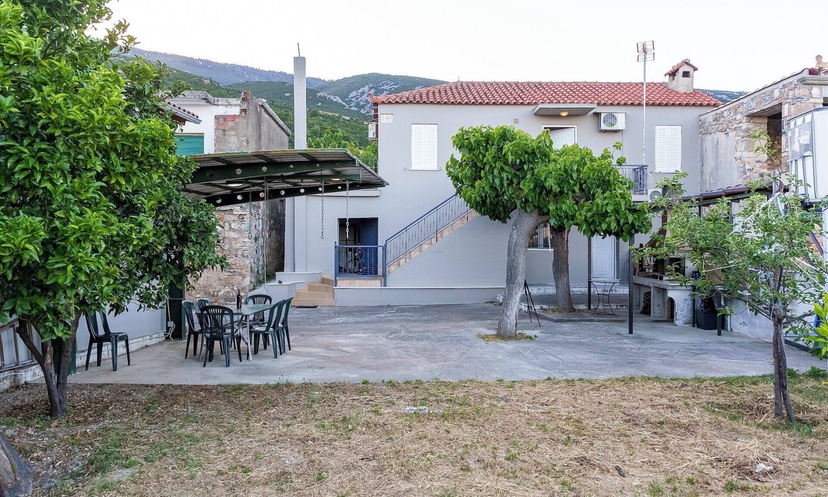 Sipiada Apartment | Vachlas Family House 1912 - Balcony - BBQ - Nature near Manikia Climbing Area