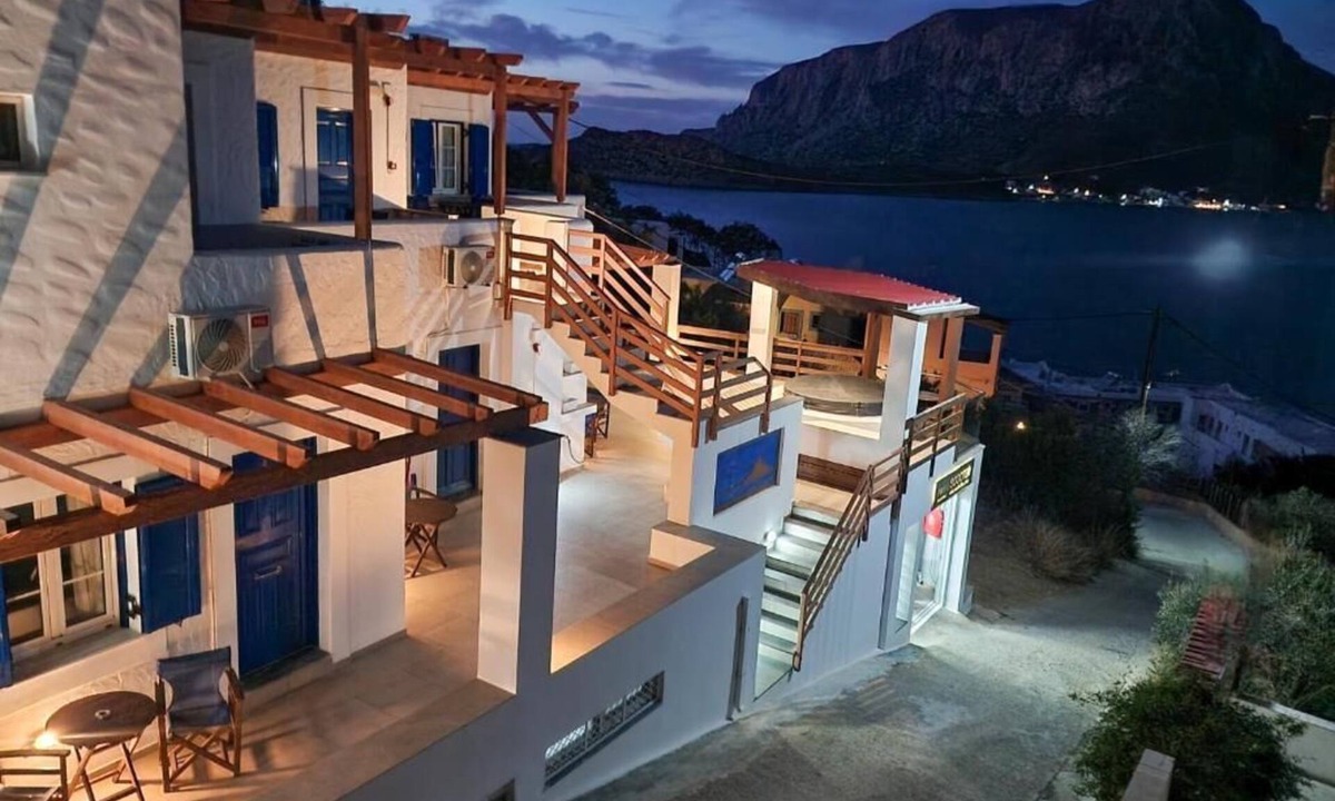 Kamari Apartment | Vasilis Studios