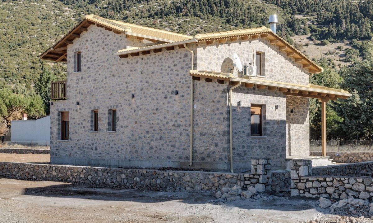 Arachova Ski Chalet | Villa Athina Stone & Snow