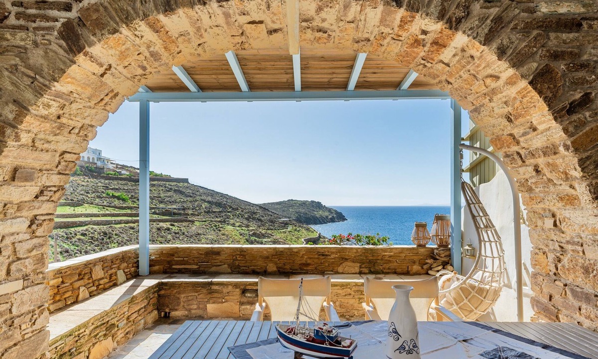 Tinos Villa | Villa 'Tinos Traditional Sea Side' with Sea View, Wi-Fi and Air Conditioning