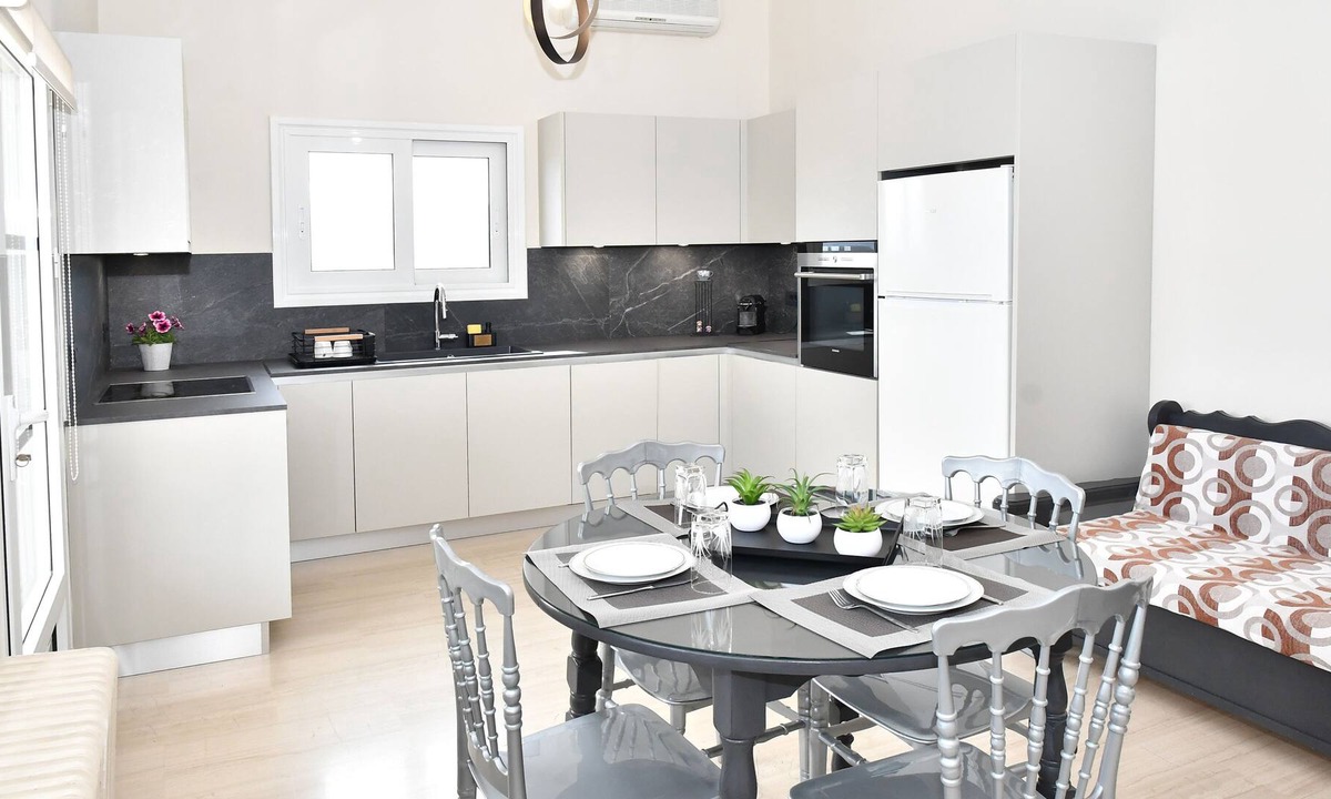 Midea Cottage | Vrbo Property