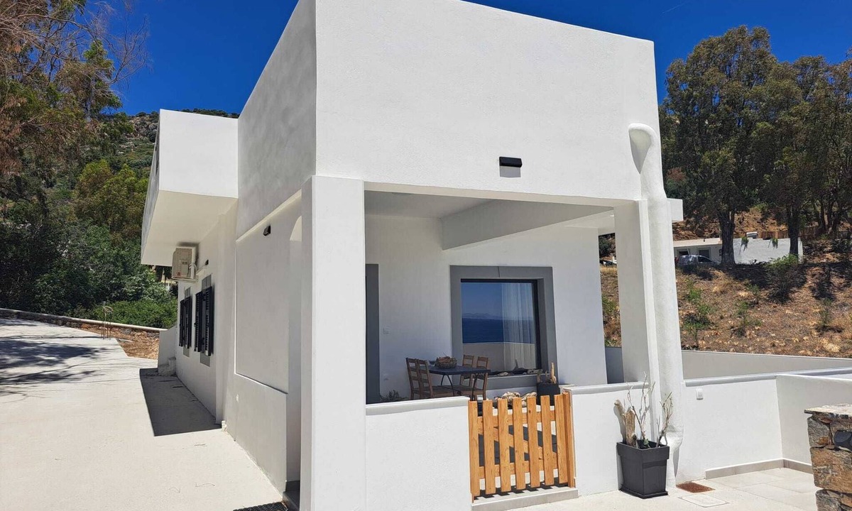 Vromolithos House | VROMOLITHOS VIEW HOUSE: Your Stylish Getaway in Leros