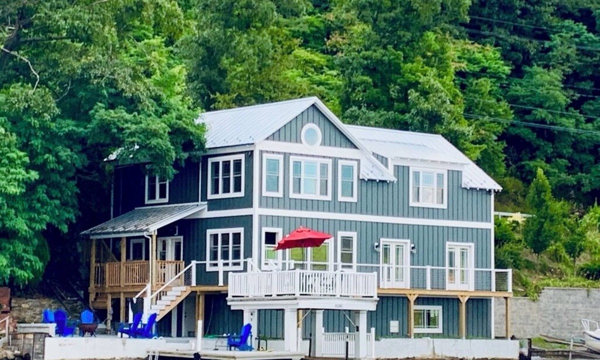 Hammondsport House | Waterfront Cottage on Keuka Lake – Your New York Wine Country Escape!