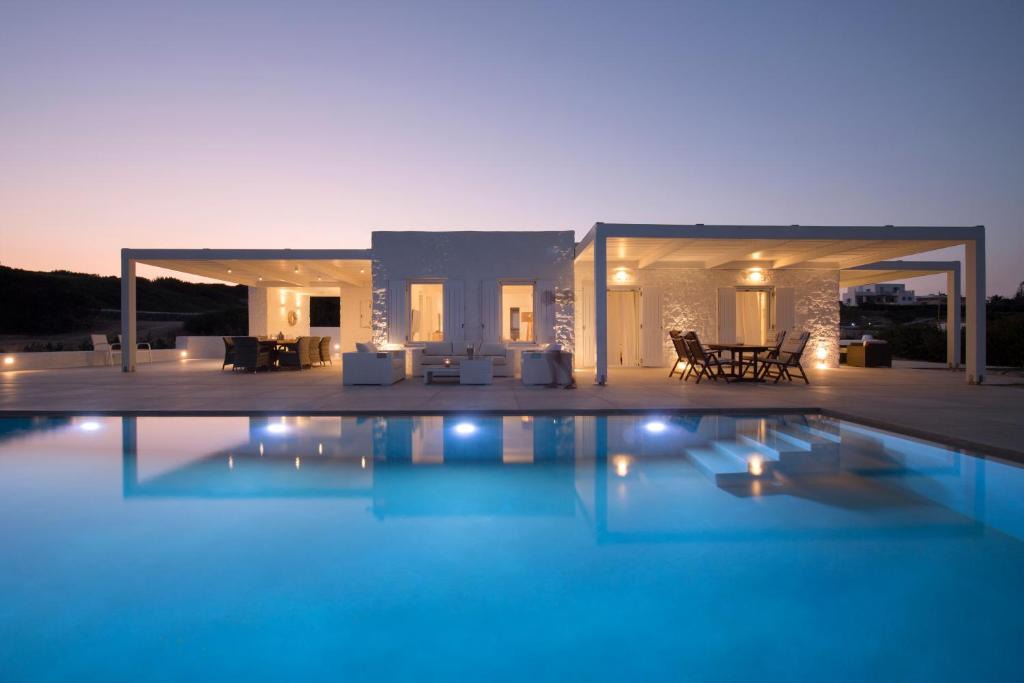 Santa Maria Villa | White Santa Maria Villa