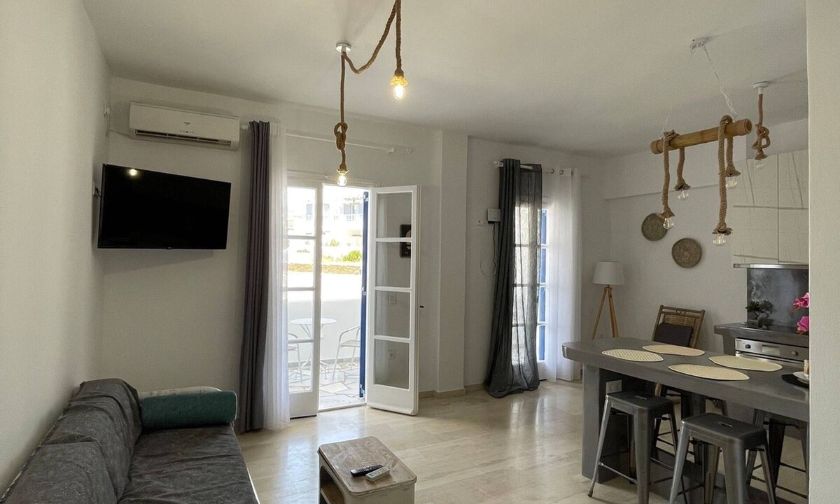 Tinos Apartment | Zen Beach House in Tinos 2