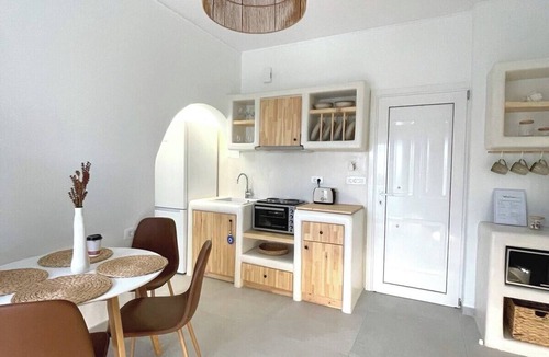 Kamari House | Ιdylle Cycladic House | 2 Bathrooms | Black Beach