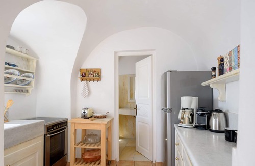 Imerovigli House | 2 Bedroom Elegant Villa at Imerovigli With Amazing sea views and hot tub