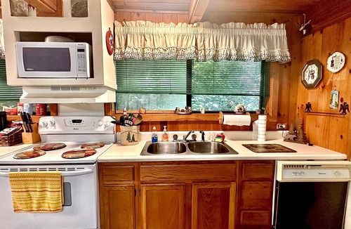Chalet Village Cabin | 2 Miles to National Park or Downtown Gatlinburg! Less than1/2 mile to Ober!