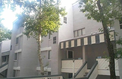 Hilton Head Island Condo | 3BR 2.5 BA, short walk or 5 min bike to beach w/cart, chairs, pools, sm. dog