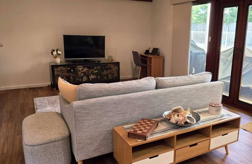 St Ives Apartment | 57 sqm studio in a Leafy Suburb Oasis with Comfort & Charm