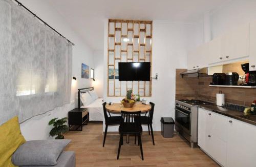 Drapanias Apartment | A comfy studio with hot tub