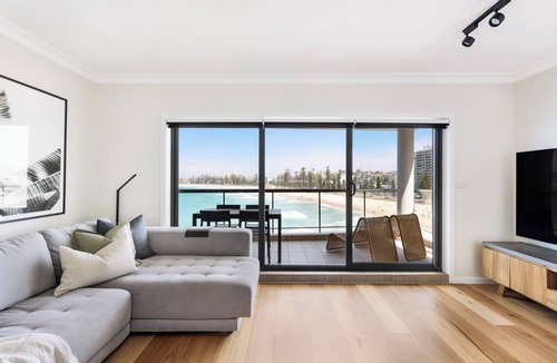 Queenscliff Apartment | Absolute Beachfront, Stunning Manly Beach Views