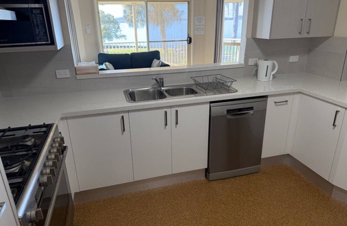 Pindimar House | Absolute Waterfront - Blue Bundaleer