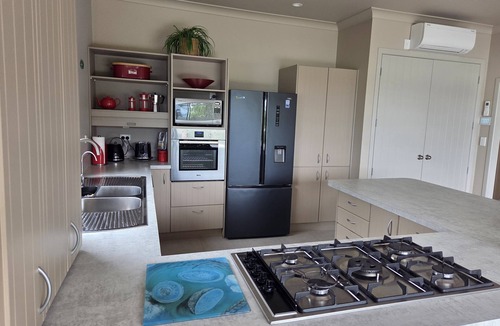 Opua Cottage | Absolute Waterfront Island Time Cottage with Sea Views in the Winterless North