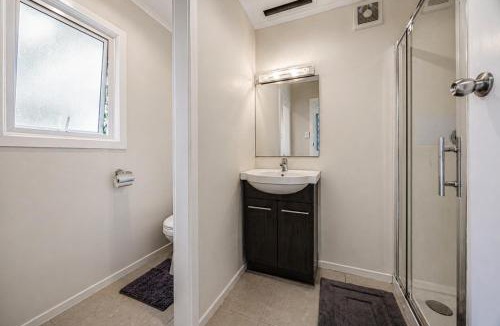 Mangere House | Affordable Stay Near Auckland Airport – Māngere Bridge